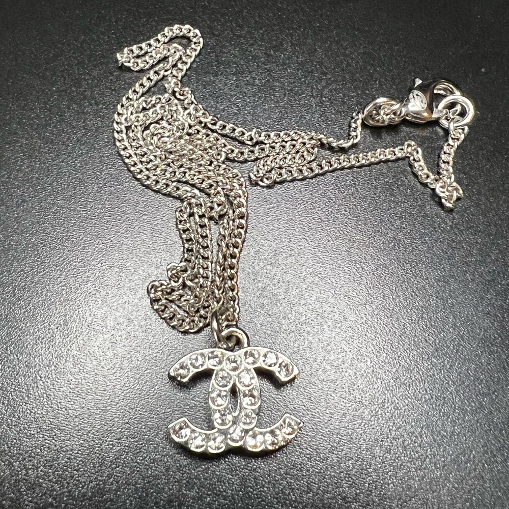 Chanel CC logo Collier 16” necklace